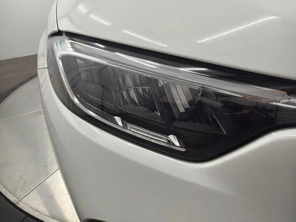 New 2027 White Mercedes-Benz GLC 300 image 10