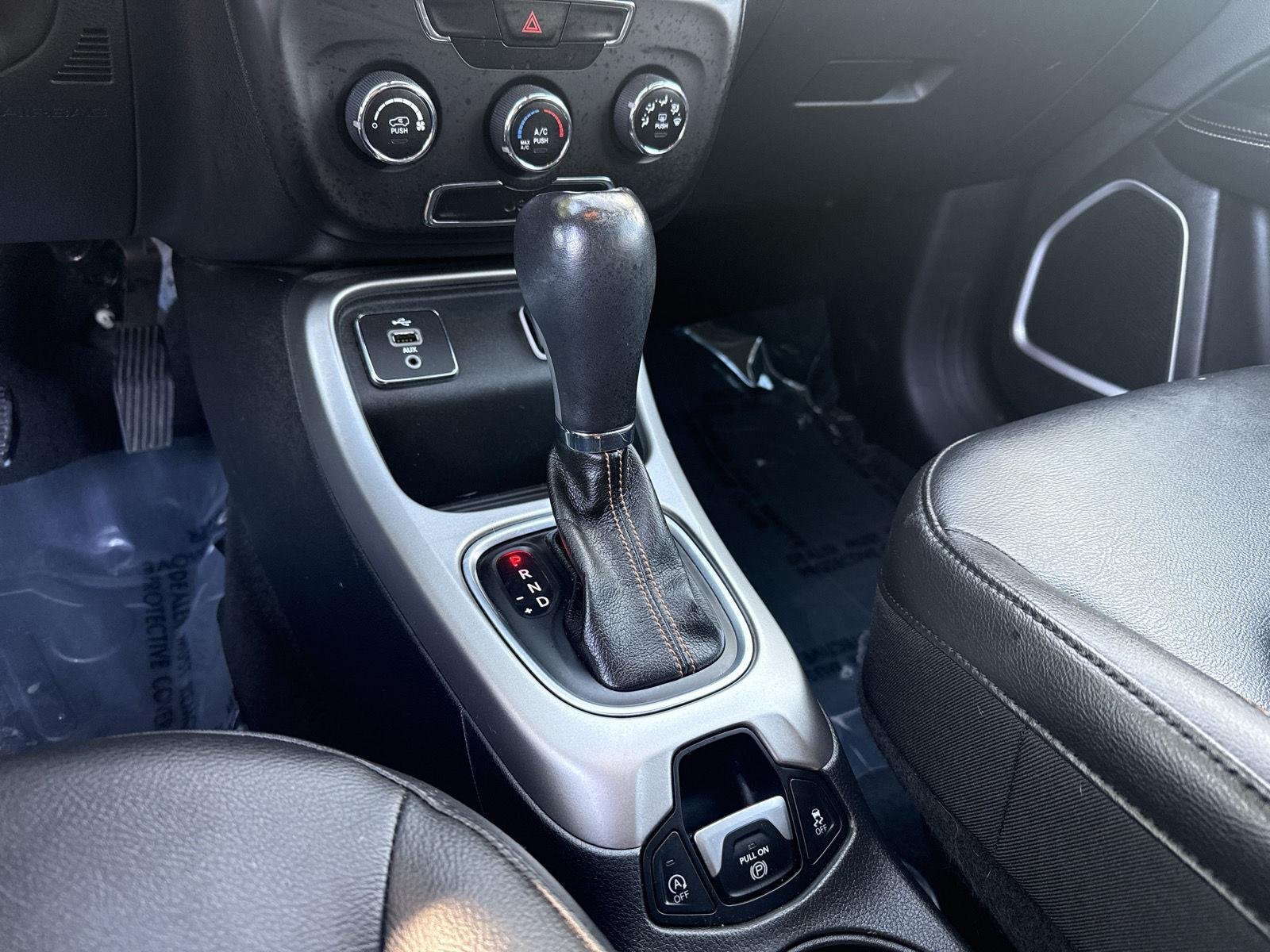 Used 2018 White Clearcoat Jeep Latitude image 28