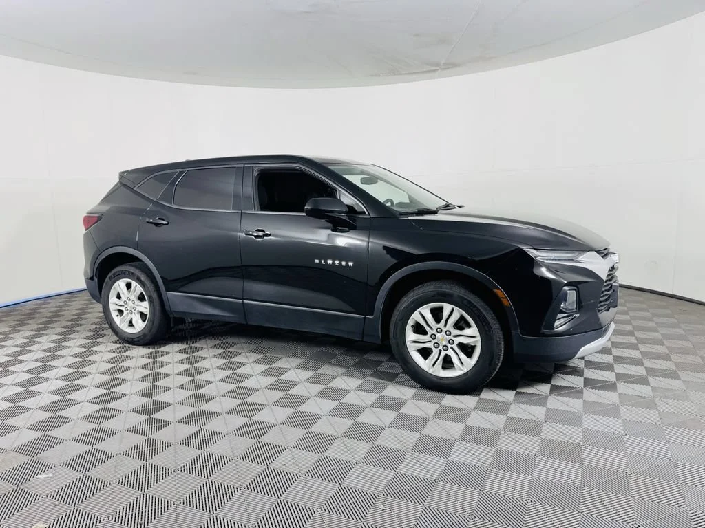 Used 2022 Black Chevrolet 2LT image 2