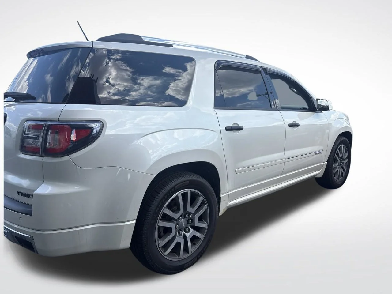 Used 2014 White GMC Denali image 9