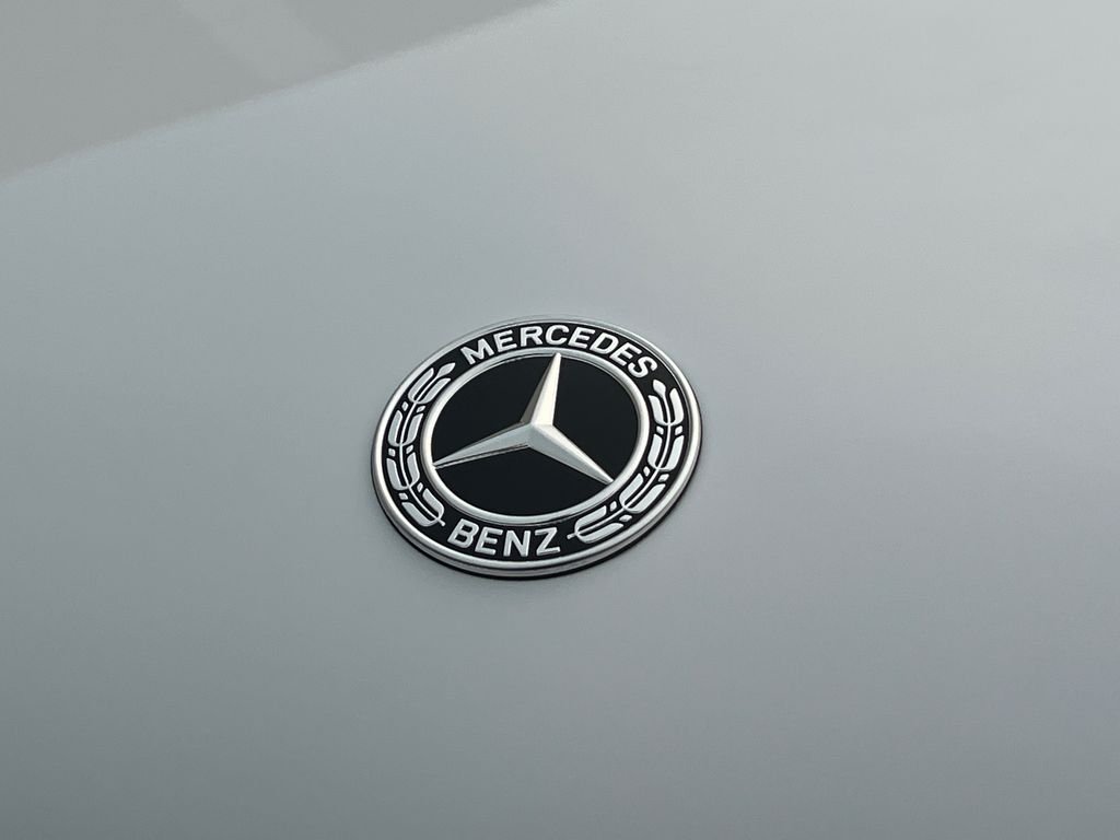 New 2026 MANUFAKTUR Moonlight White Metallic Mercedes-Benz GLS 450 image 31