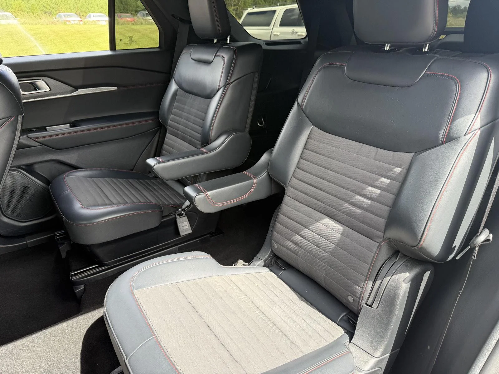 Used 2025 Carbonized Gray Ford ST-Line image 17