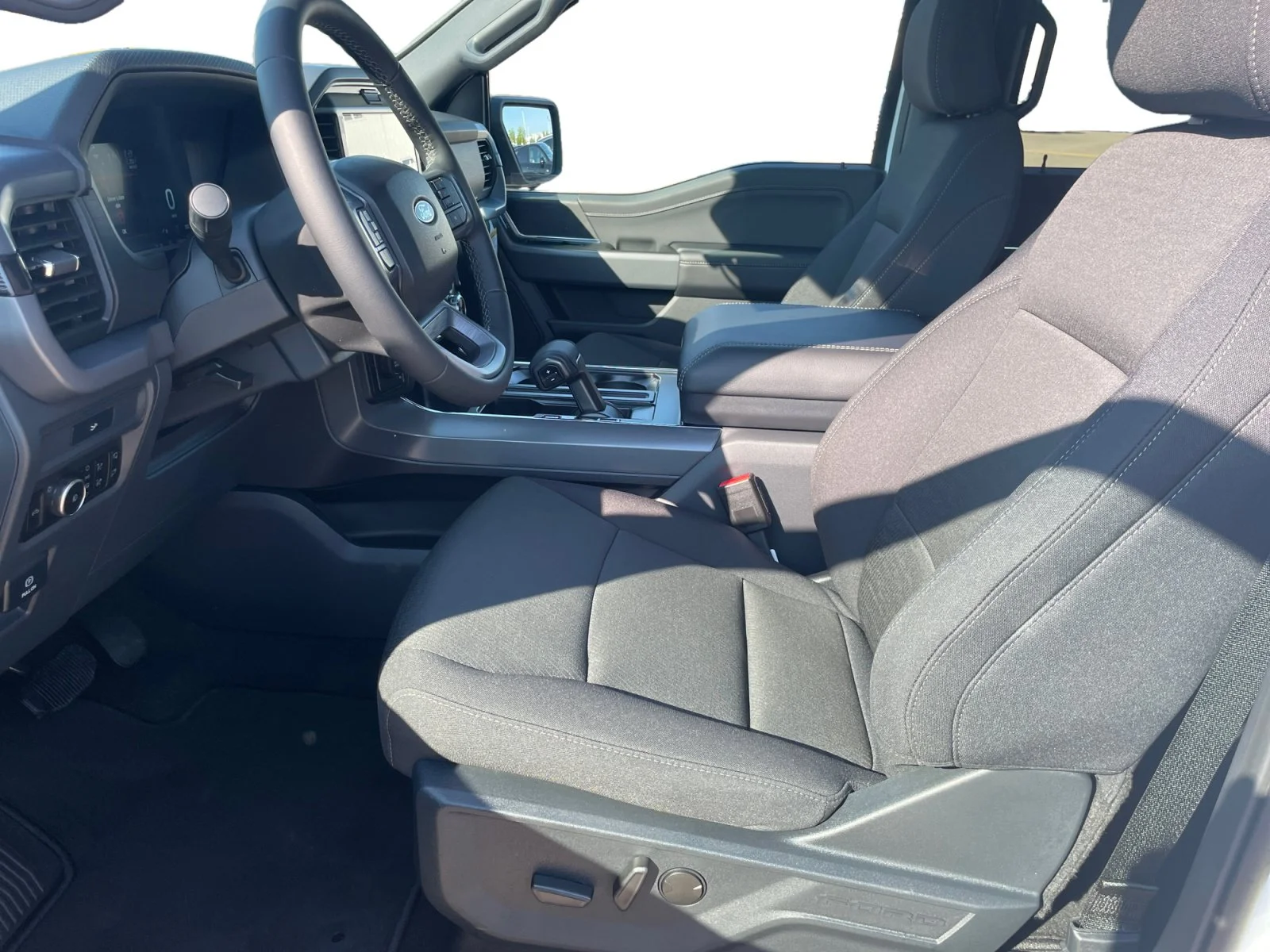 New 2026 Oxford White Ford XLT image 14