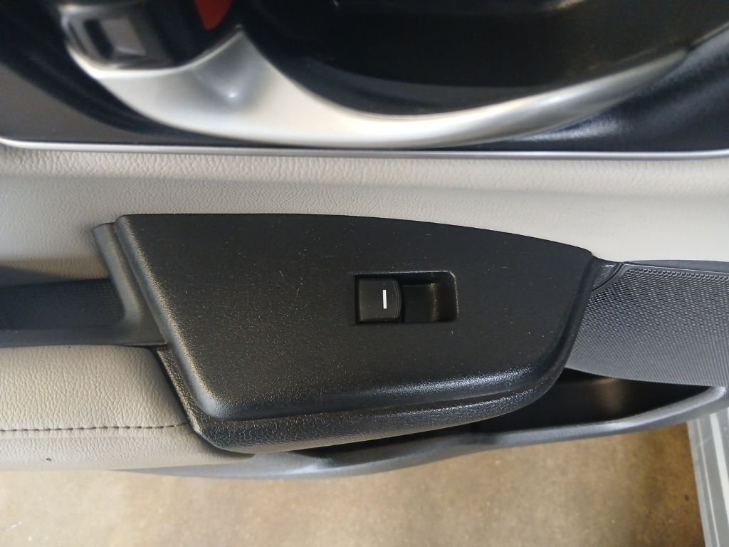 Used 2019 Silver Honda EX-L image 33