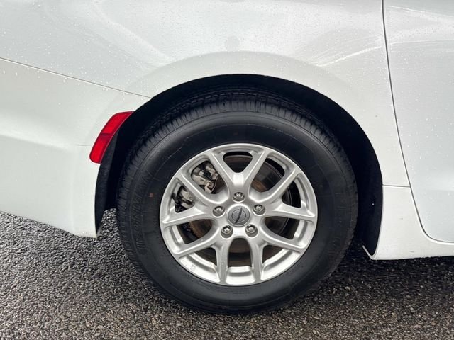 Used 2023 White Chrysler Touring L image 12