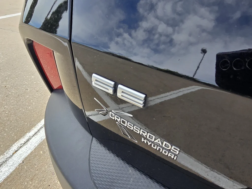 Used 2022 Agate Black Metallic Ford SE image 11