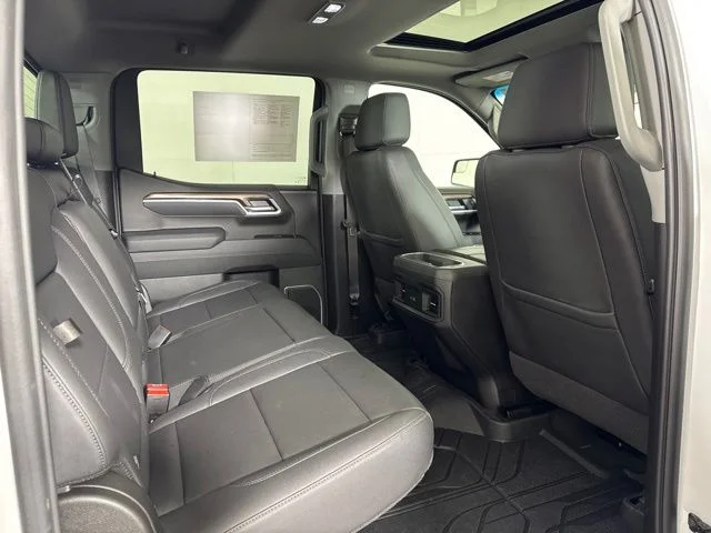 Used 2025 Summit White Chevrolet RST image 5