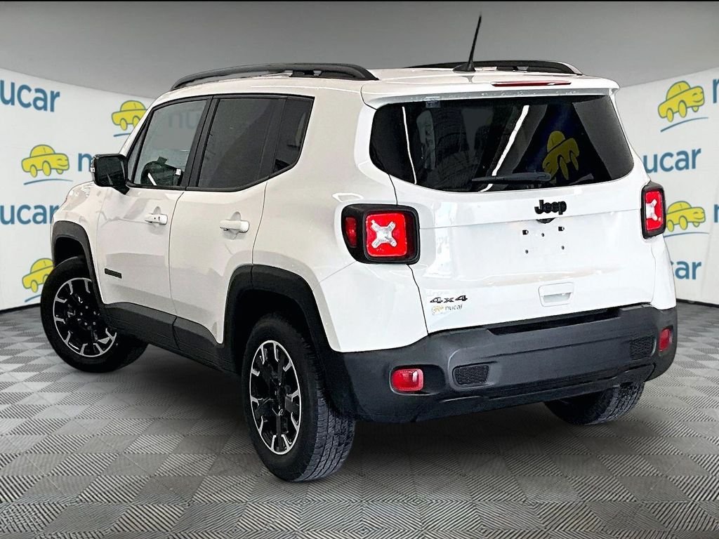 Used 2023 Alpine White Clearcoat Jeep Latitude image 4