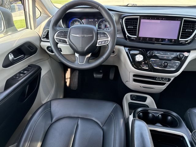 Used 2023 Silver Chrysler Touring L image 10