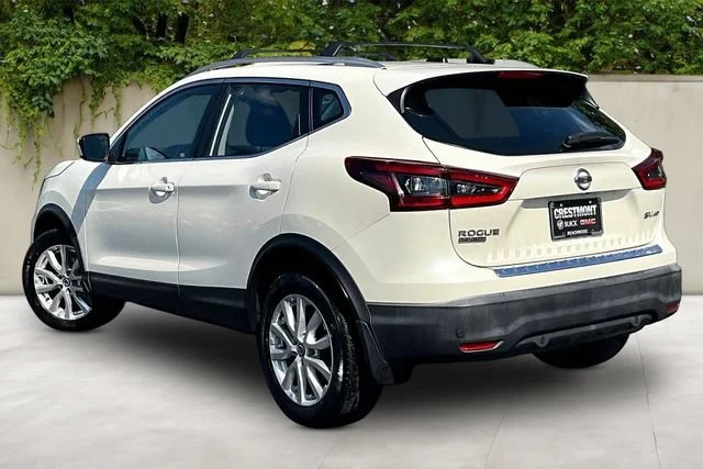 Used 2020 White Nissan SV image 4