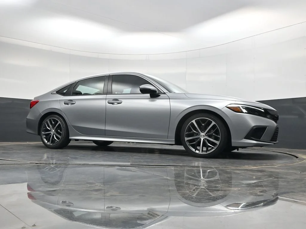 Certified Used 2024 Lunar Silver Metallic Honda Touring image 28