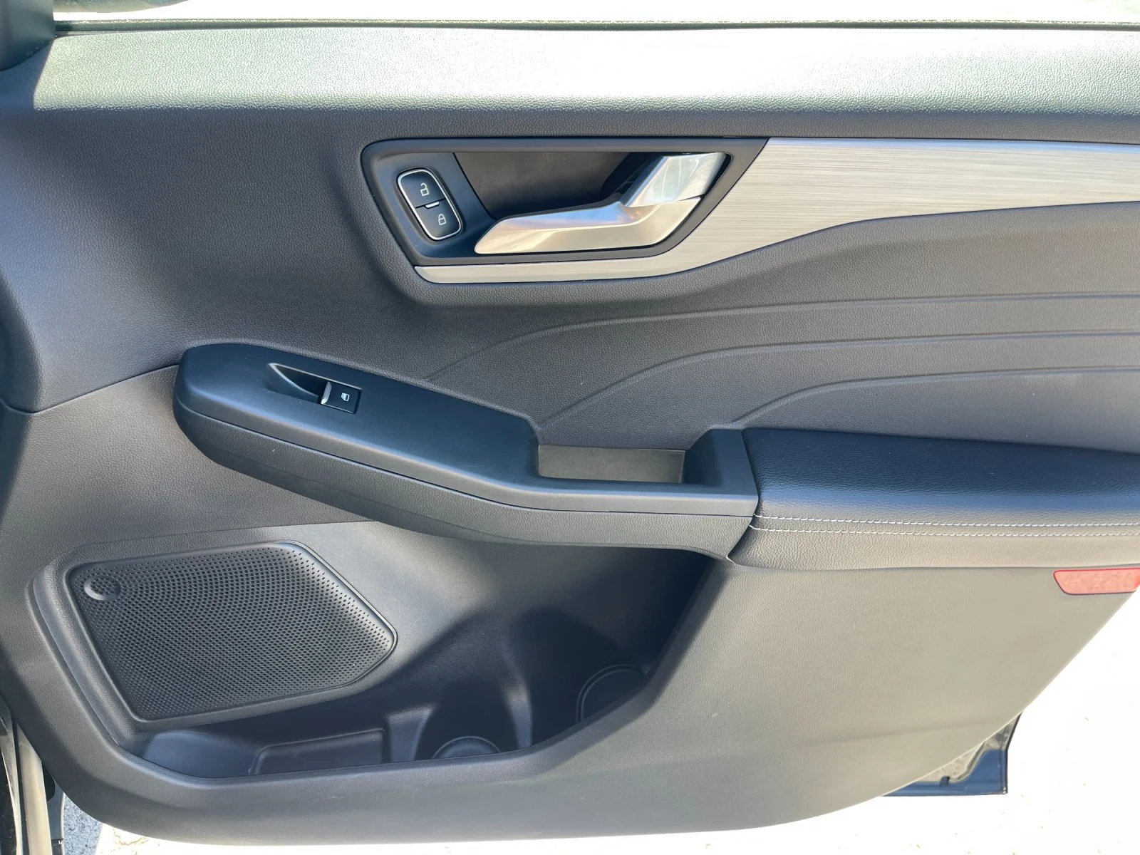 Used 2024  Ford Platinum image 19