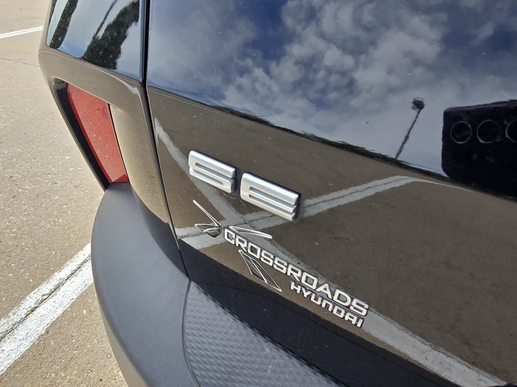 Used 2022 Agate Black Metallic Ford SE image 10