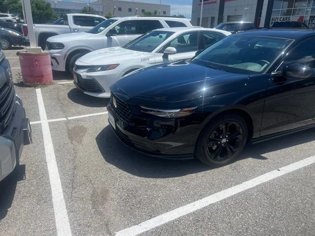 Used 2025  Honda SE image 4