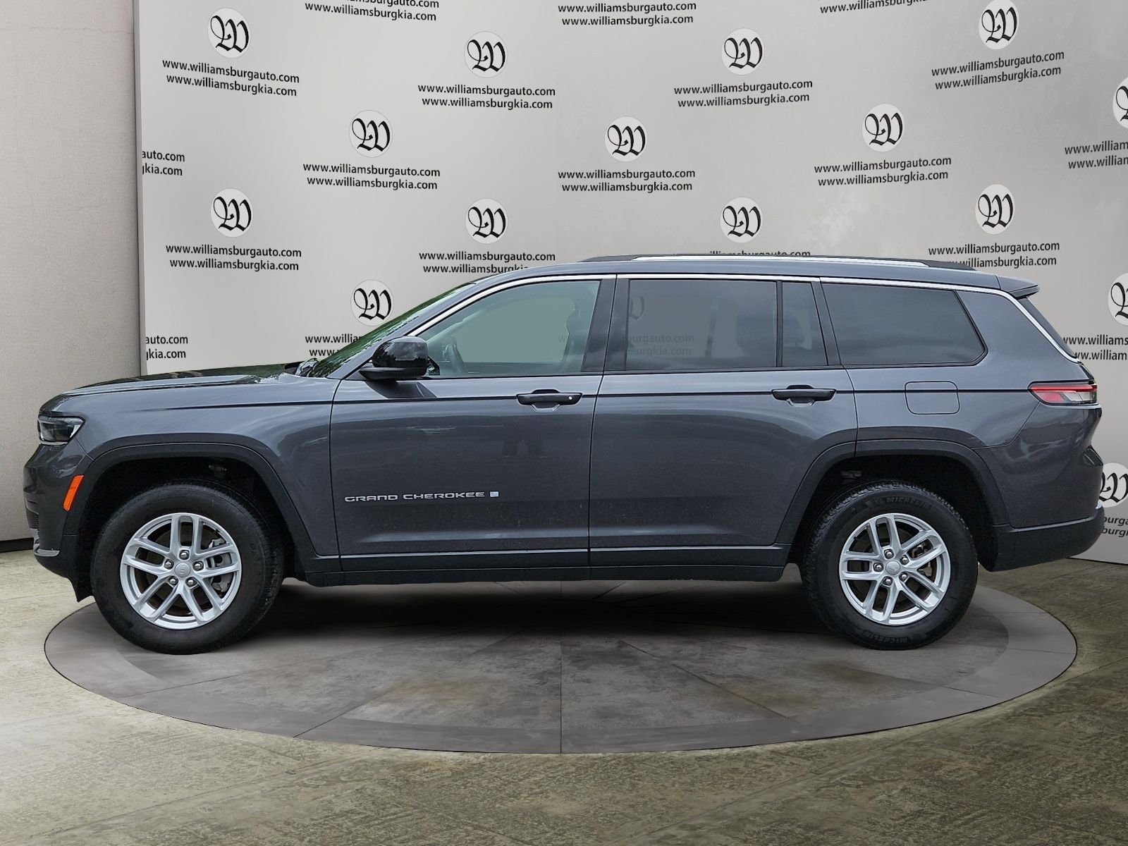 Used 2023 Gray Jeep Laredo image 2