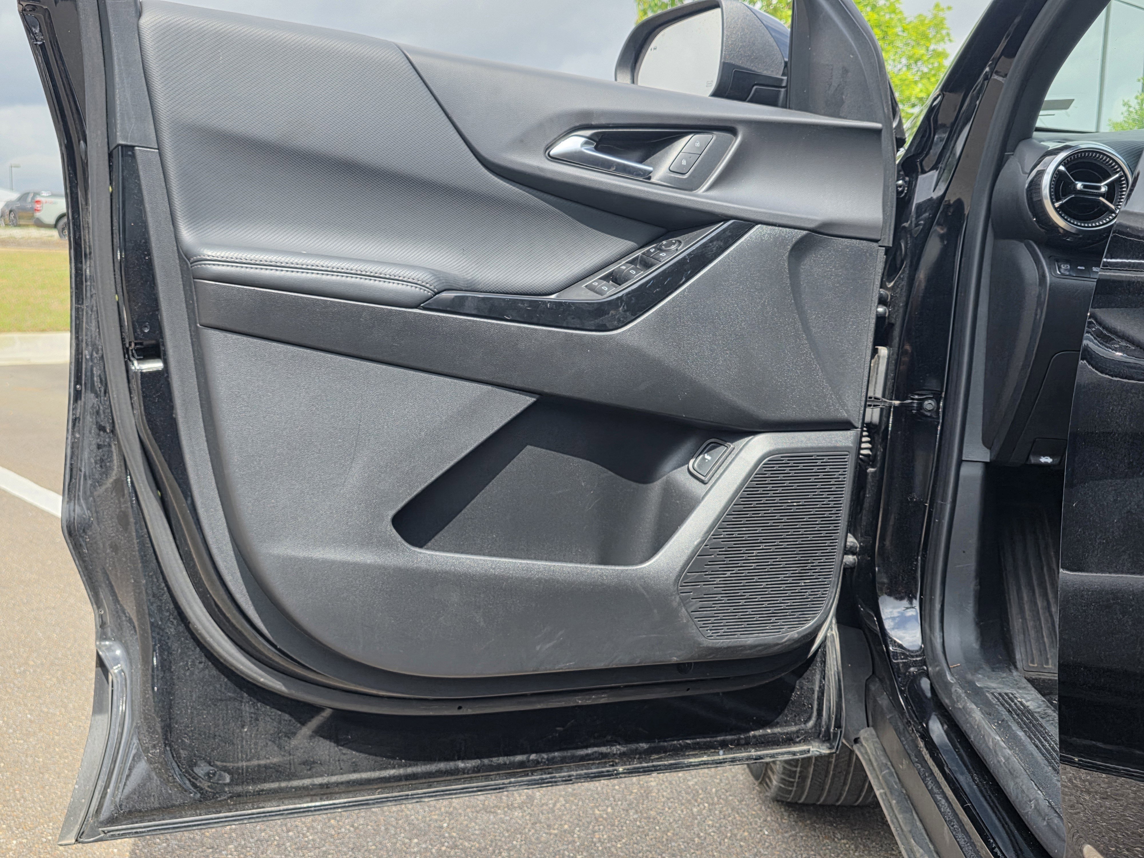 Used 2025 Mosaic Black Metallic Chevrolet AWD LT image 15