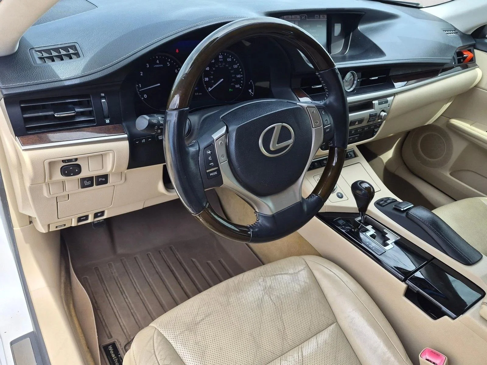 Used 2013 Starfire Pearl Lexus 4dr Sdn image 9