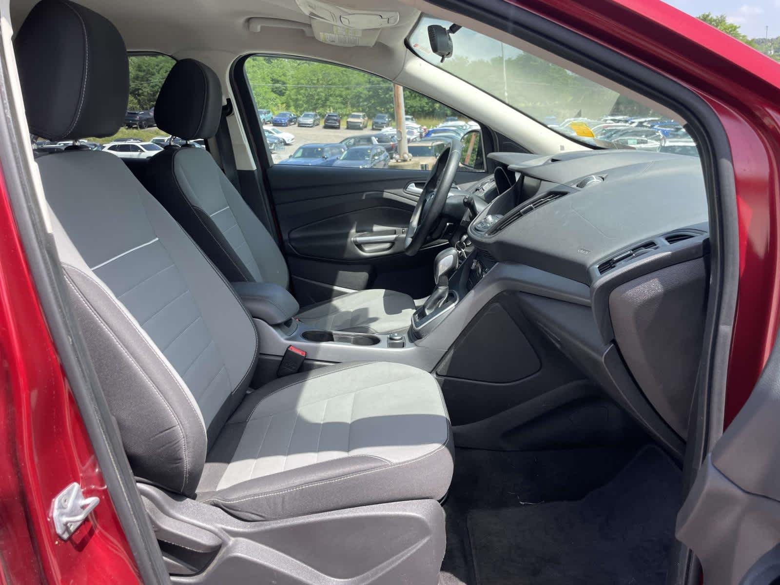 Used 2014 Ruby Red Tinted Clearcoat Ford SE image 22