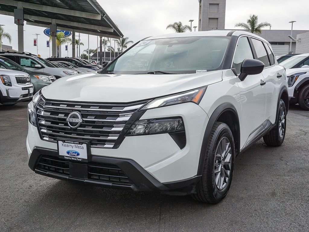 Used 2024 White Nissan S image 4
