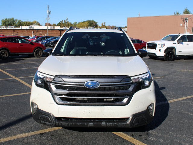 Used 2025 Crystal White Pearl Subaru Premium image 3