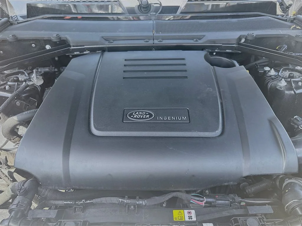Used 2025  Land Rover S image 31