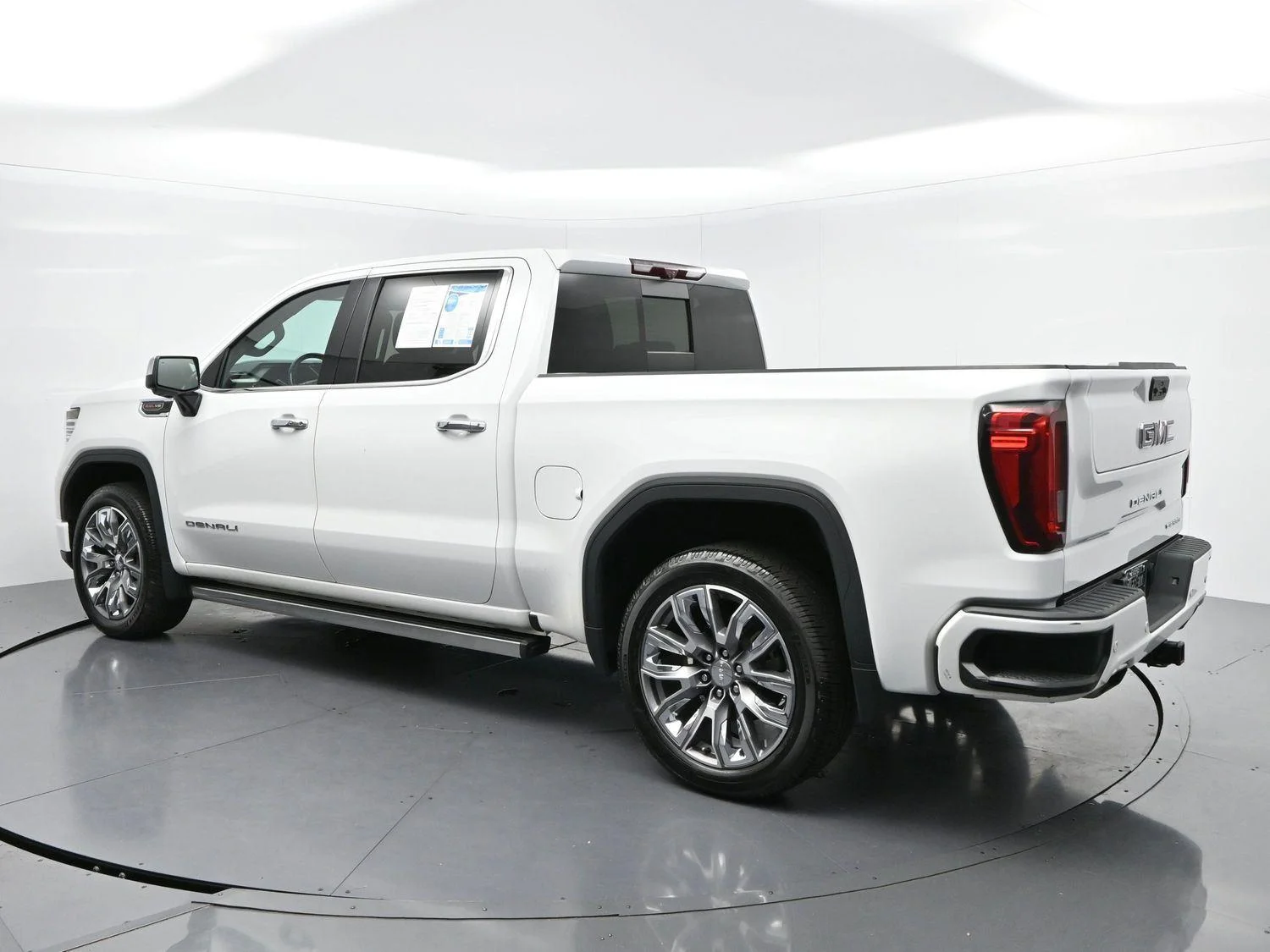 Used 2023 Summit White GMC Denali image 5