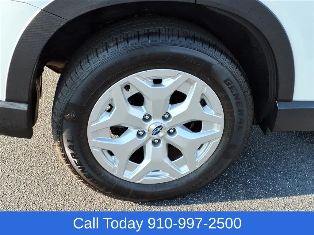 Used 2023 White Subaru  image 8