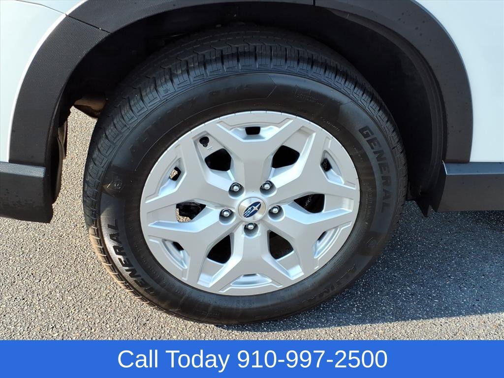 Used 2023 White Subaru  image 8