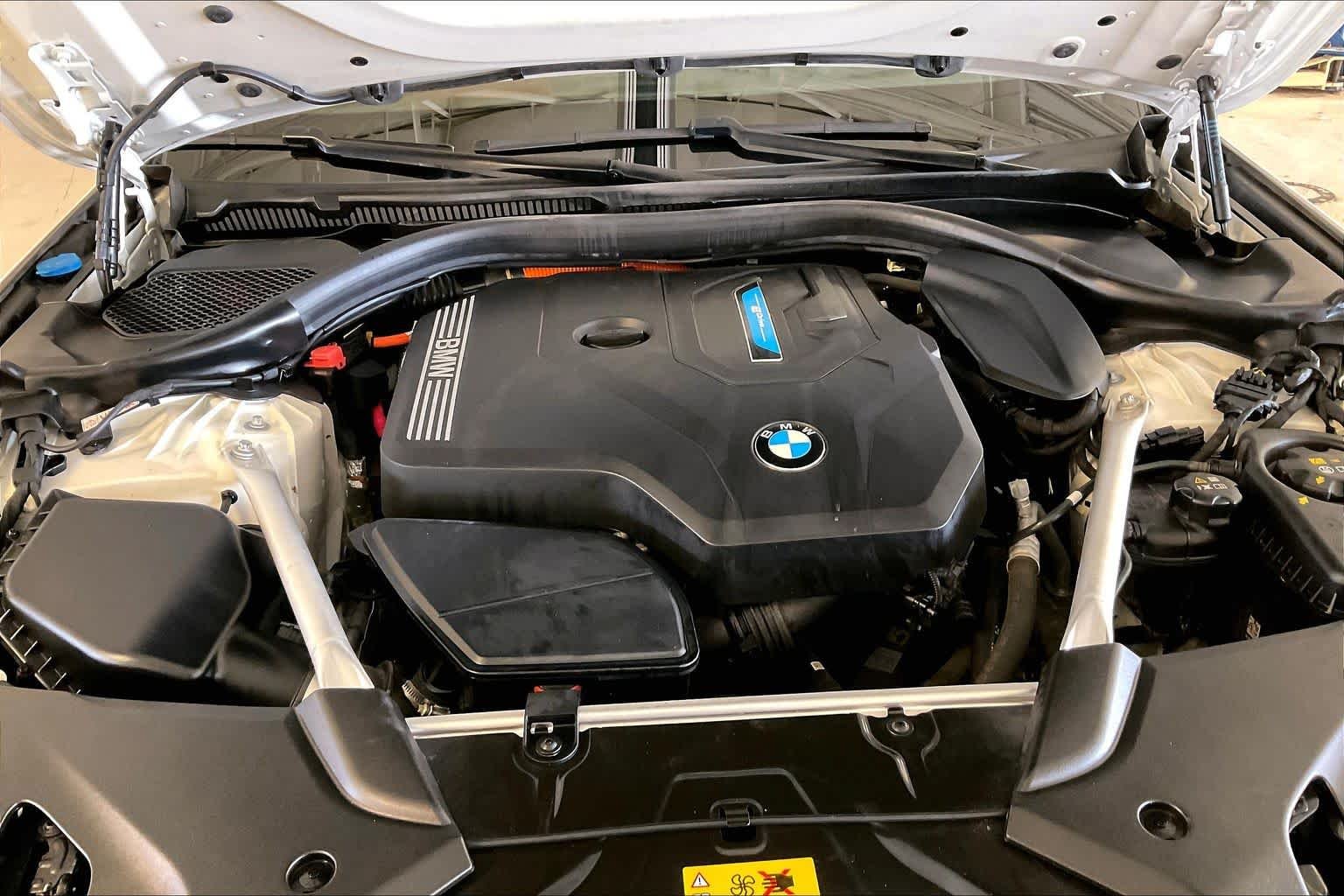 Used 2023 Alpine White BMW 530e image 28