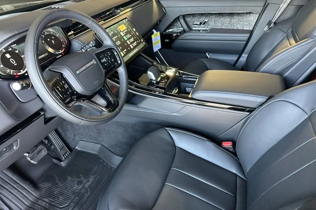 New 2026 British Racing Green Land Rover Dynamic SE image 9