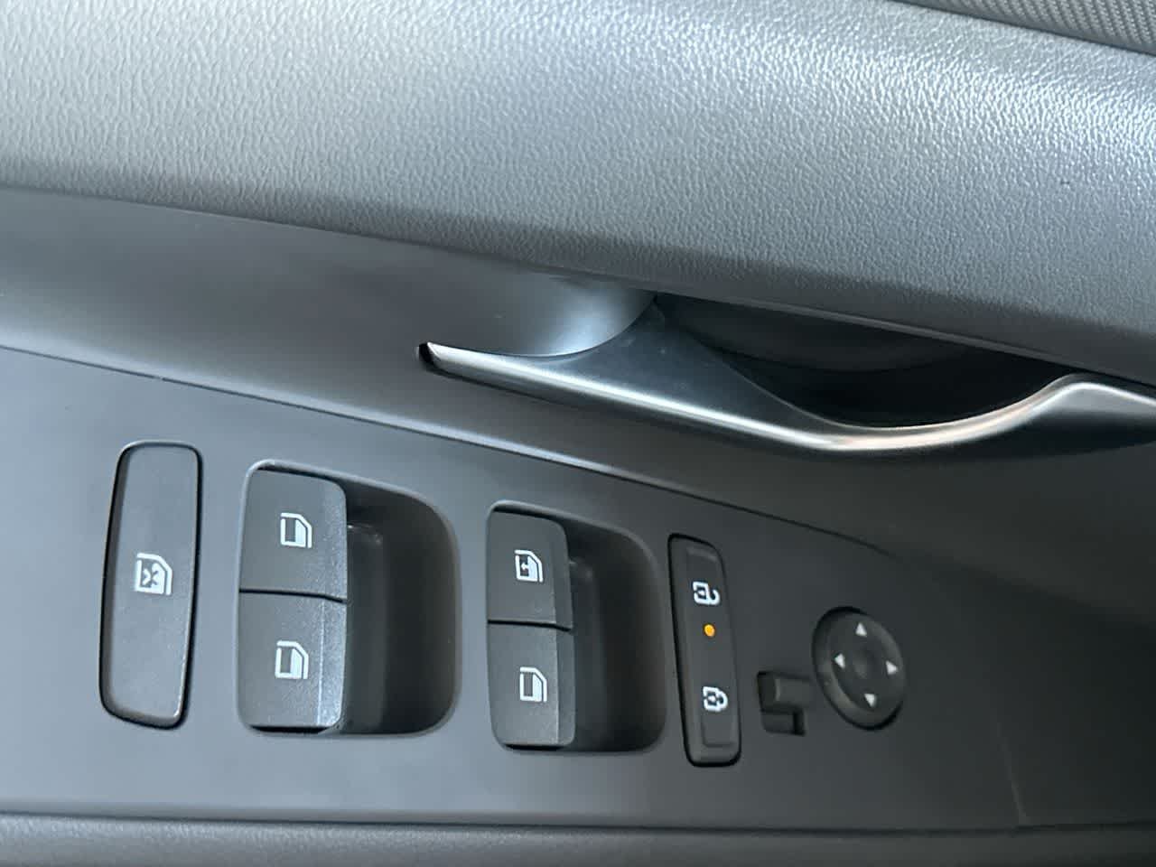 2025 Hyundai Elantra SE - Photo 17