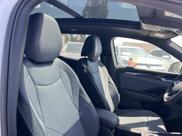 New 2026 White/off-white Volkswagen 2.0T SE R-Line Black image 32