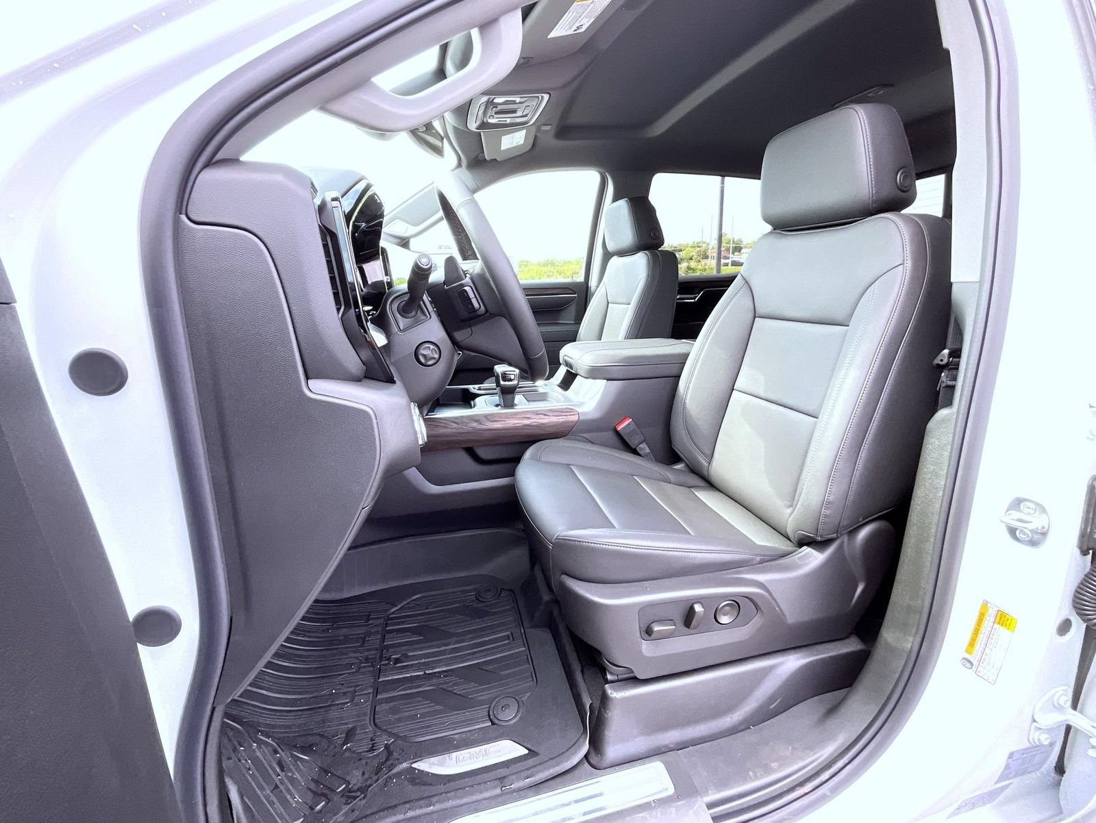 2026 GMC Sierra 1500 SLT - Photo 10