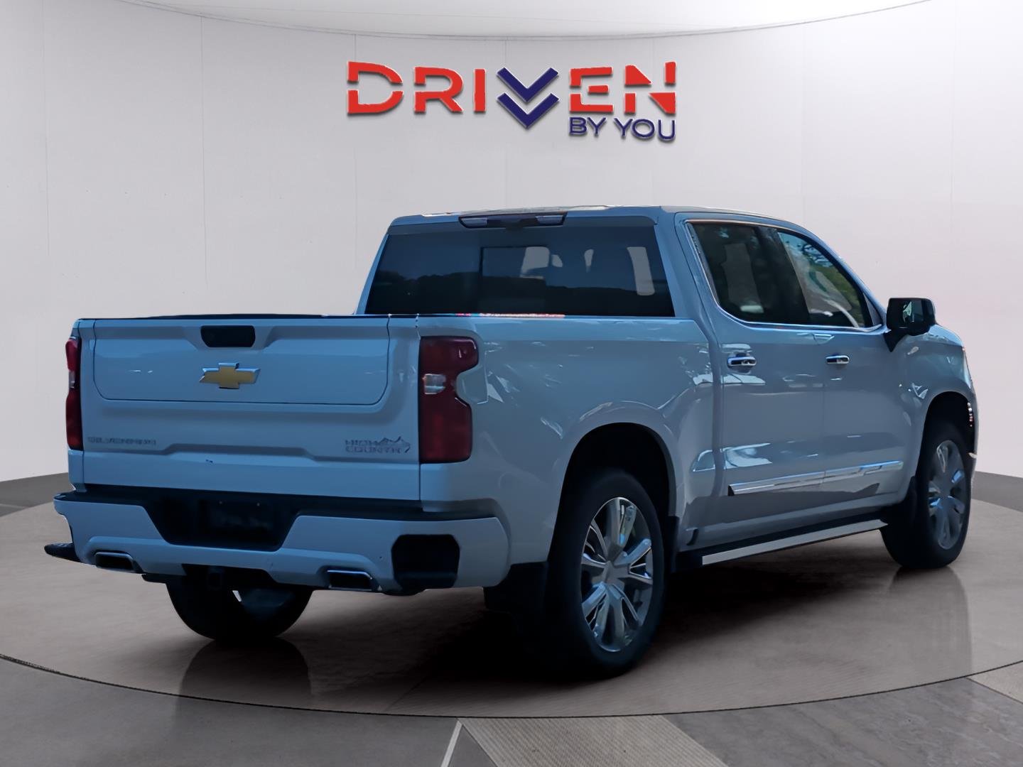 New 2026 Polar White Tricoat Chevrolet High Country image 5