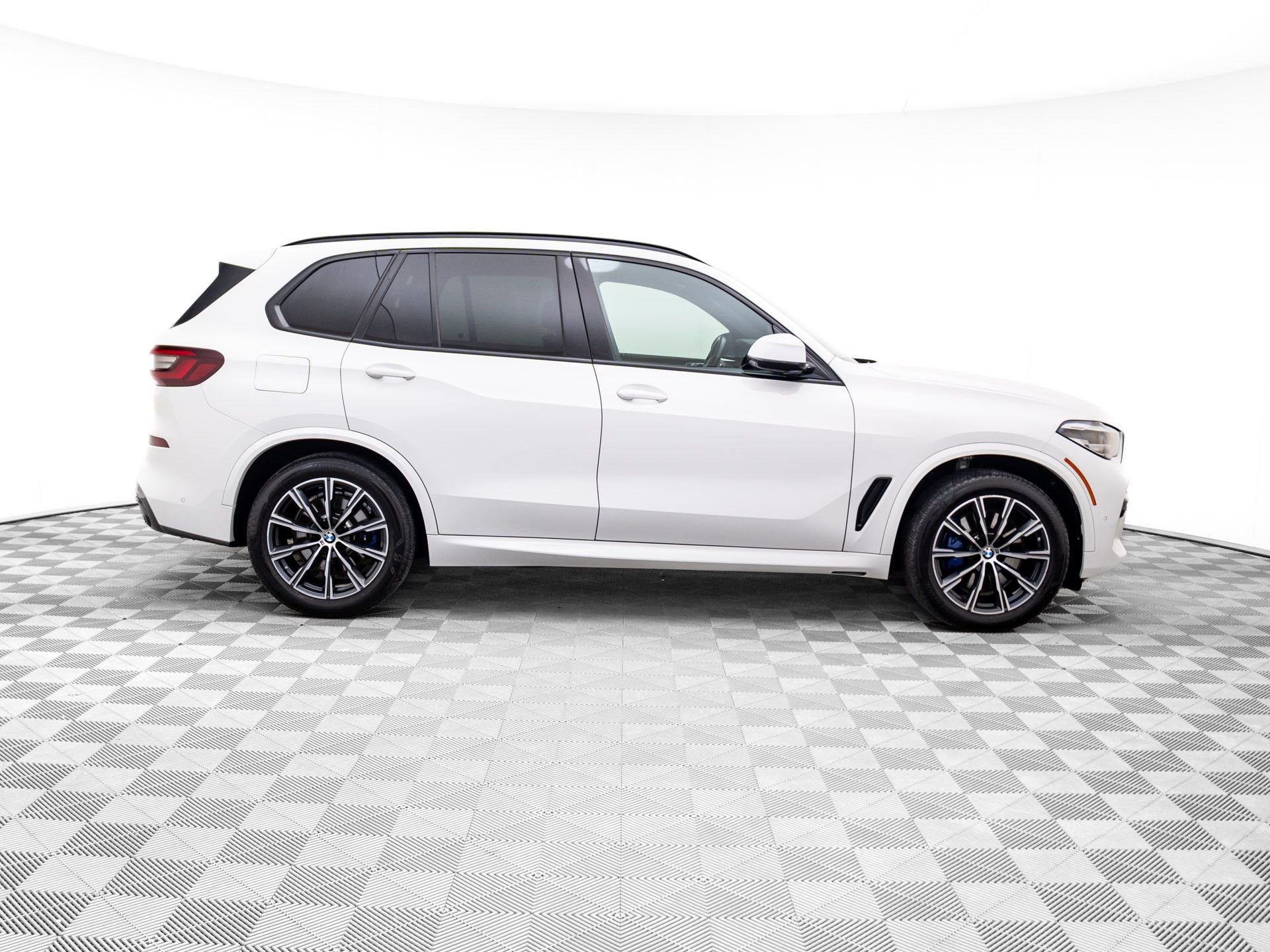 Certified Used 2023 Alpine White BMW M50i image 6