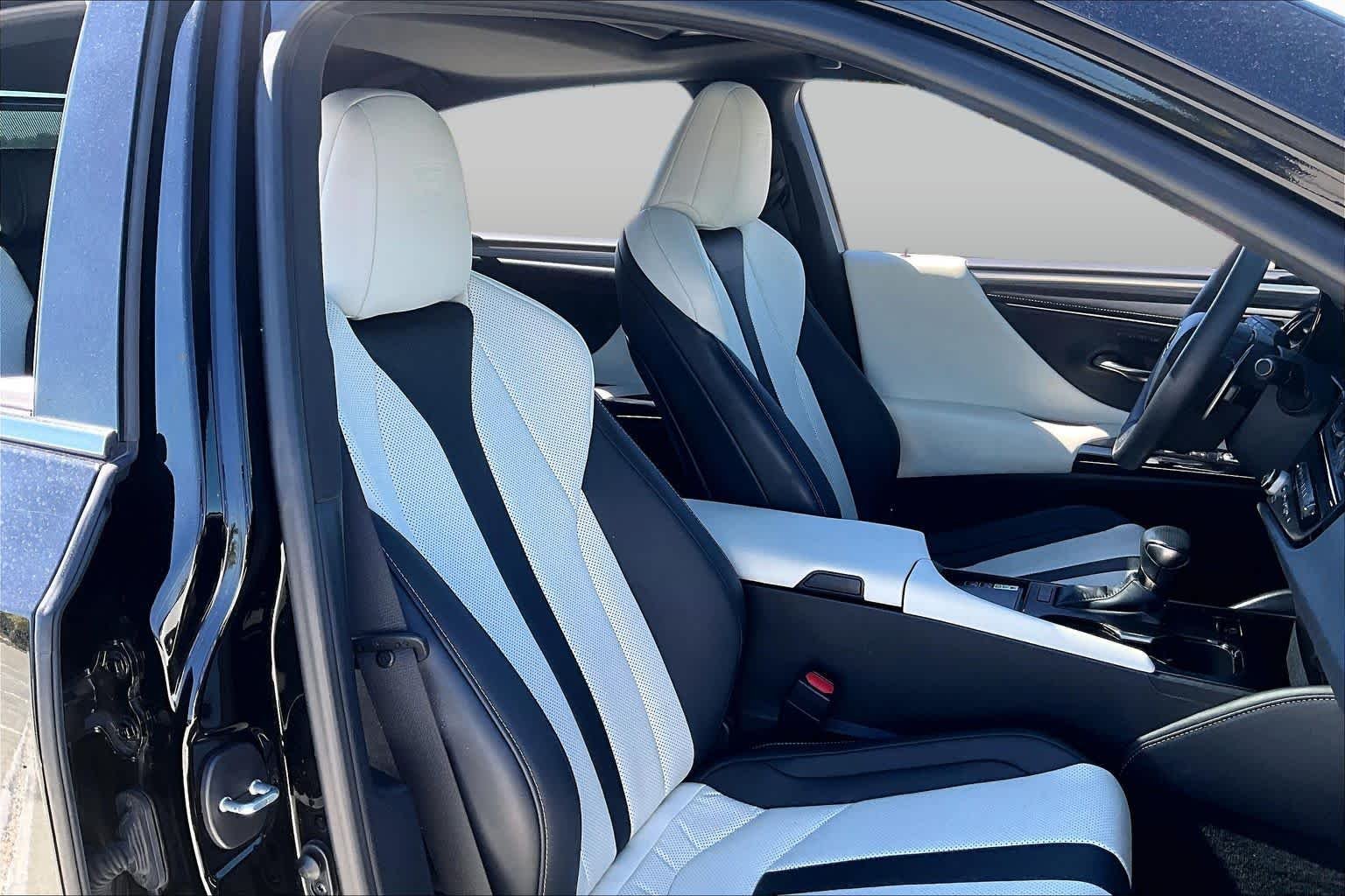 Used 2024 Obsidian Lexus F SPORT Handling image 8