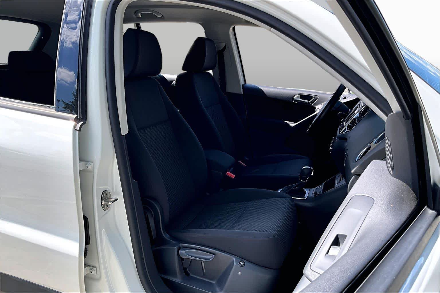 Used 2018 Pure White Volkswagen  image 8
