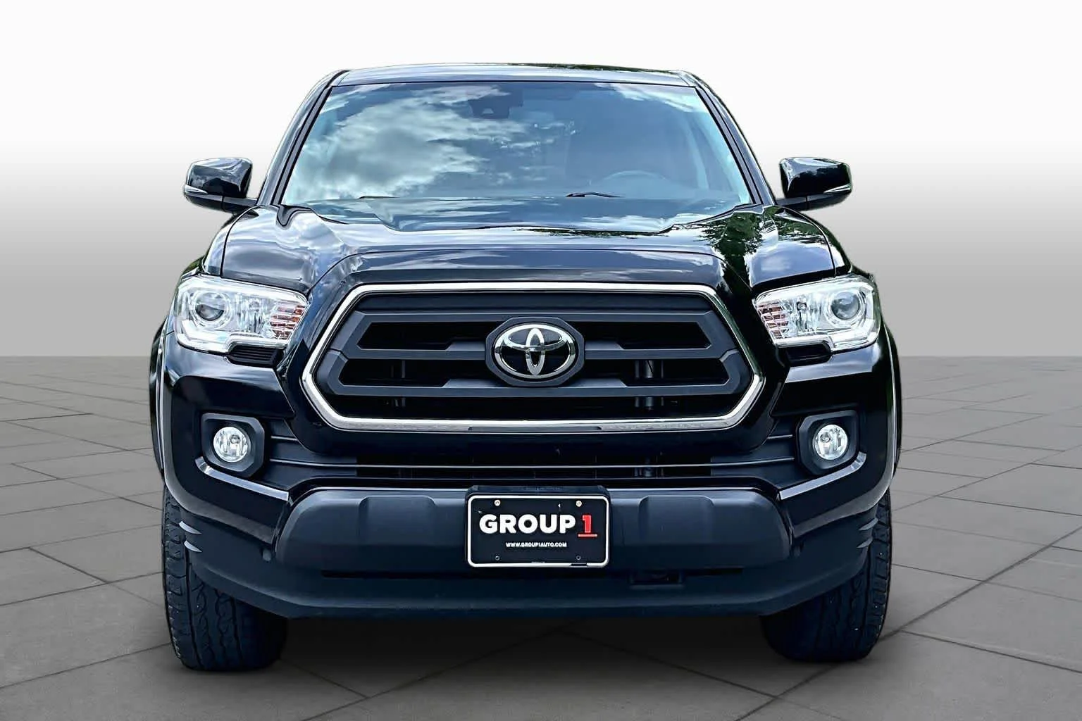Used 2022 Midnight Black Metallic Toyota SR5 image 4
