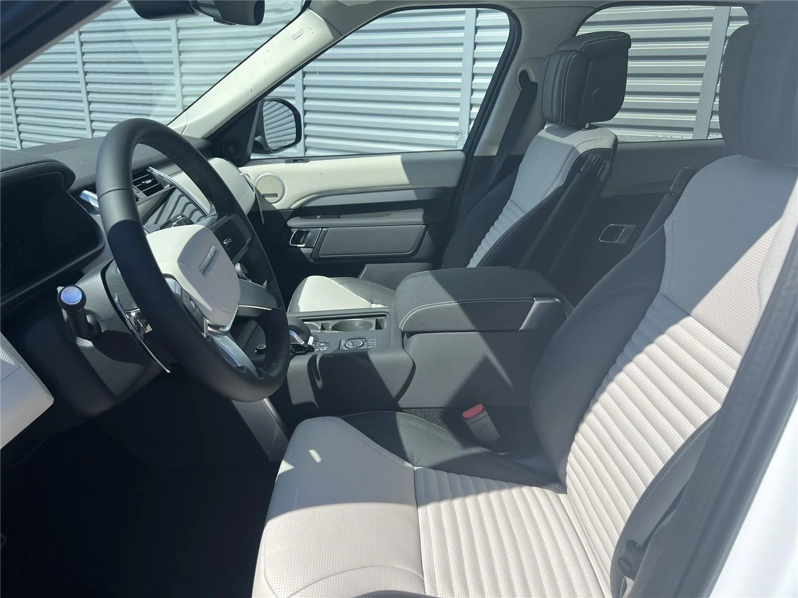 2026 Land Rover Discovery Gemini Edition - Photo 7