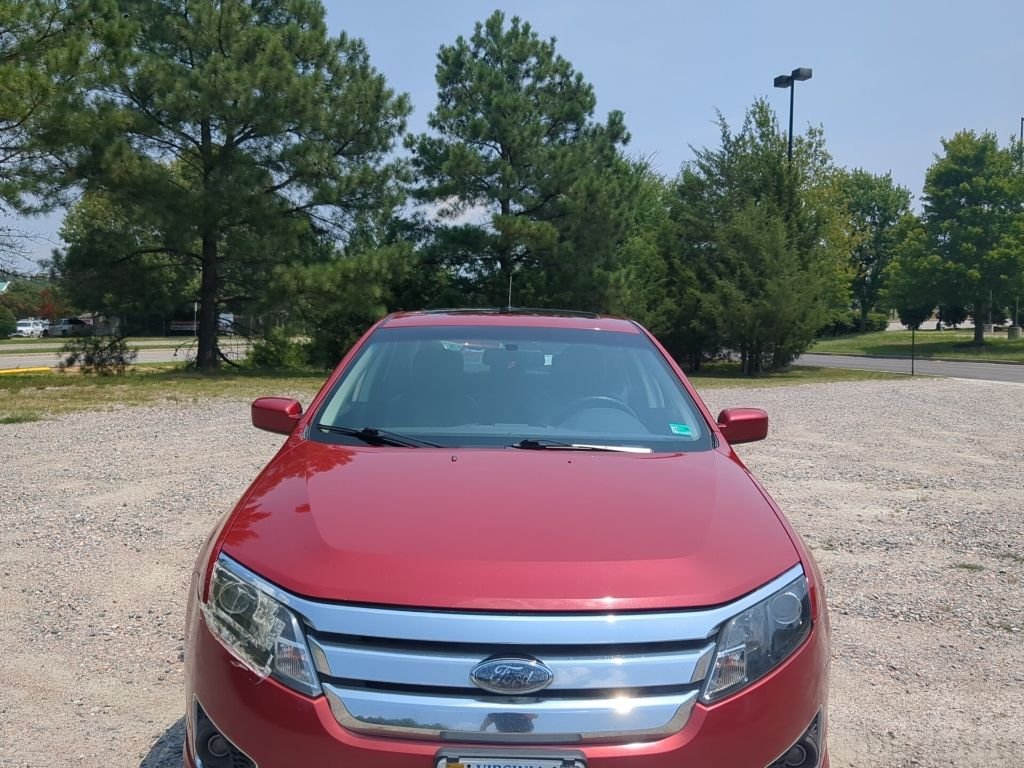 Used 2010 Red Ford SEL image 2