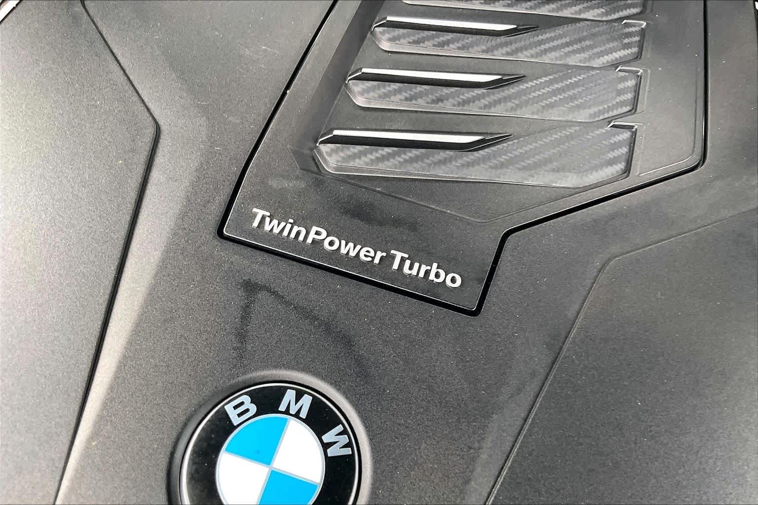 Used 2022 Mineral White Metallic BMW xDrive40i image 34