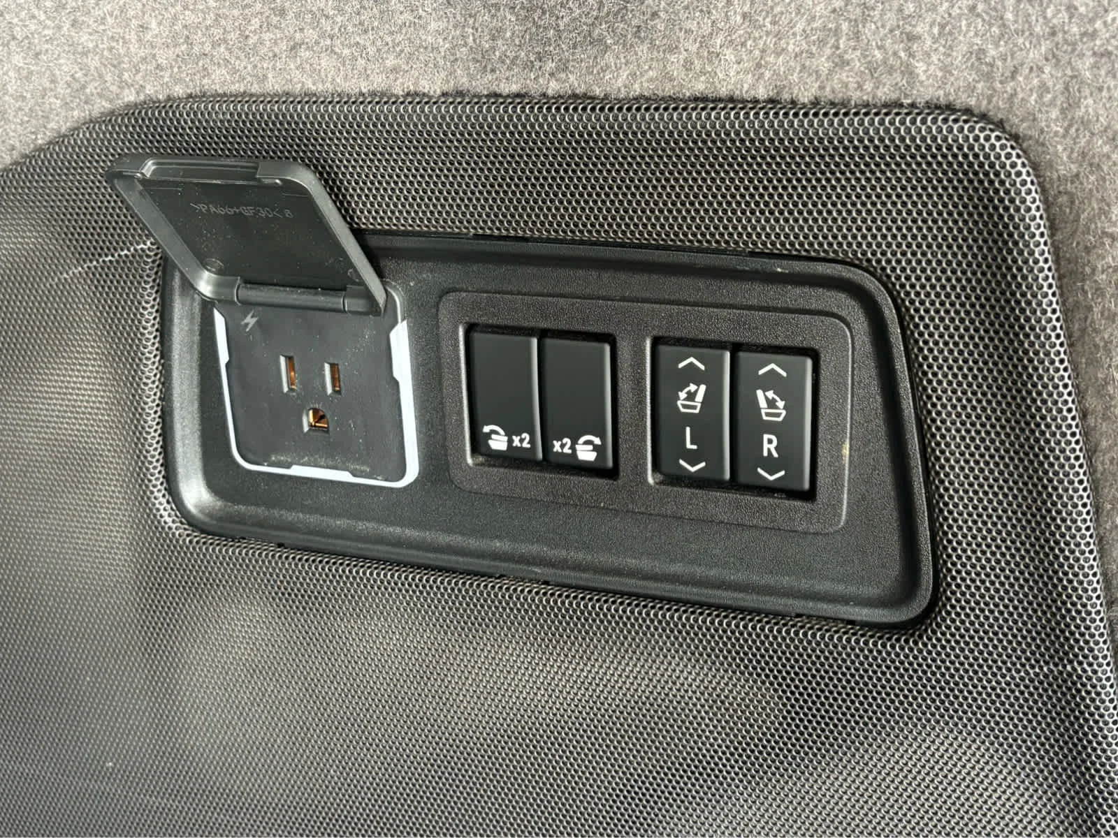 Used 2023 CRYSTAL WHITE TRICOAT Cadillac 4WD Sport image 24