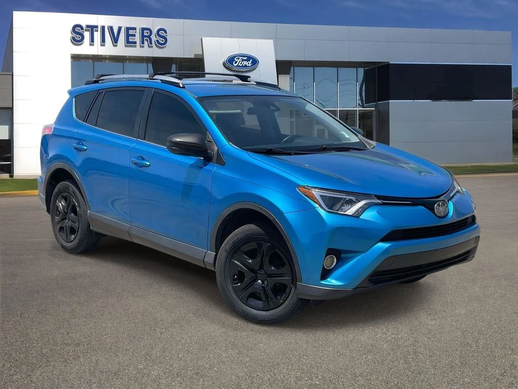 2018 Toyota RAV4 LE's photo