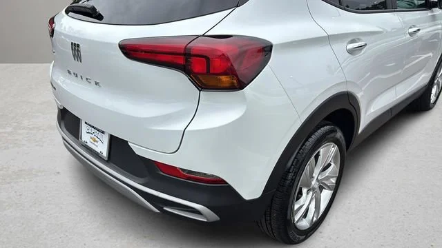 Used 2025 Summit White Buick Preferred image 34