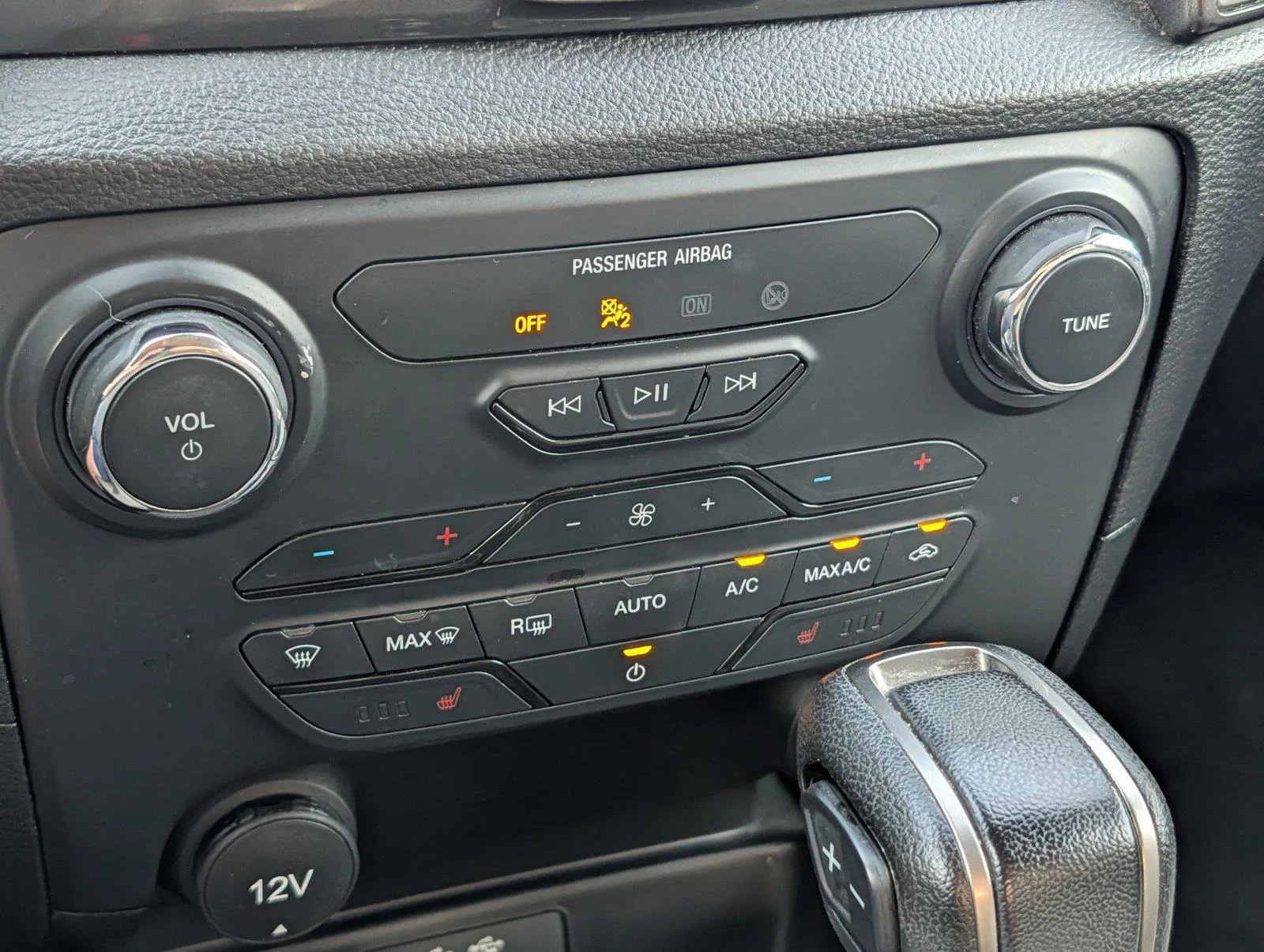 Used 2022 Cactus Gray Ford LARIAT image 19