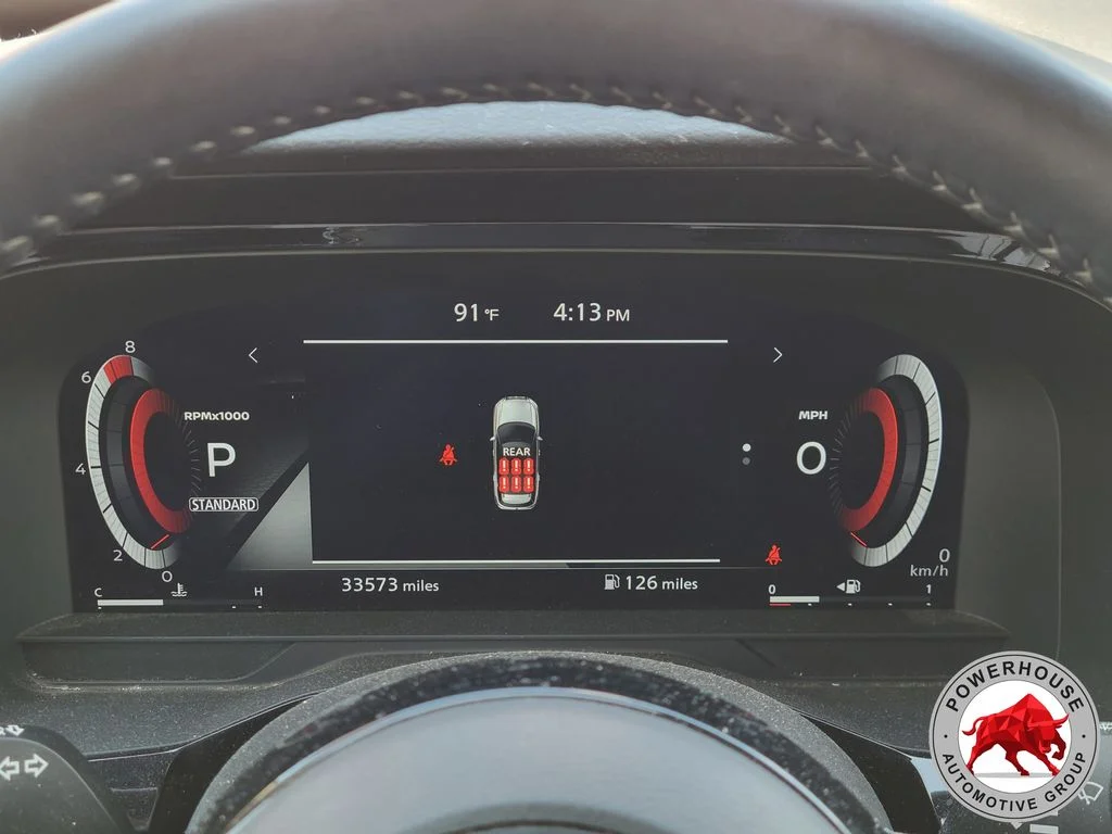 Used 2025 White Nissan Platinum image 37