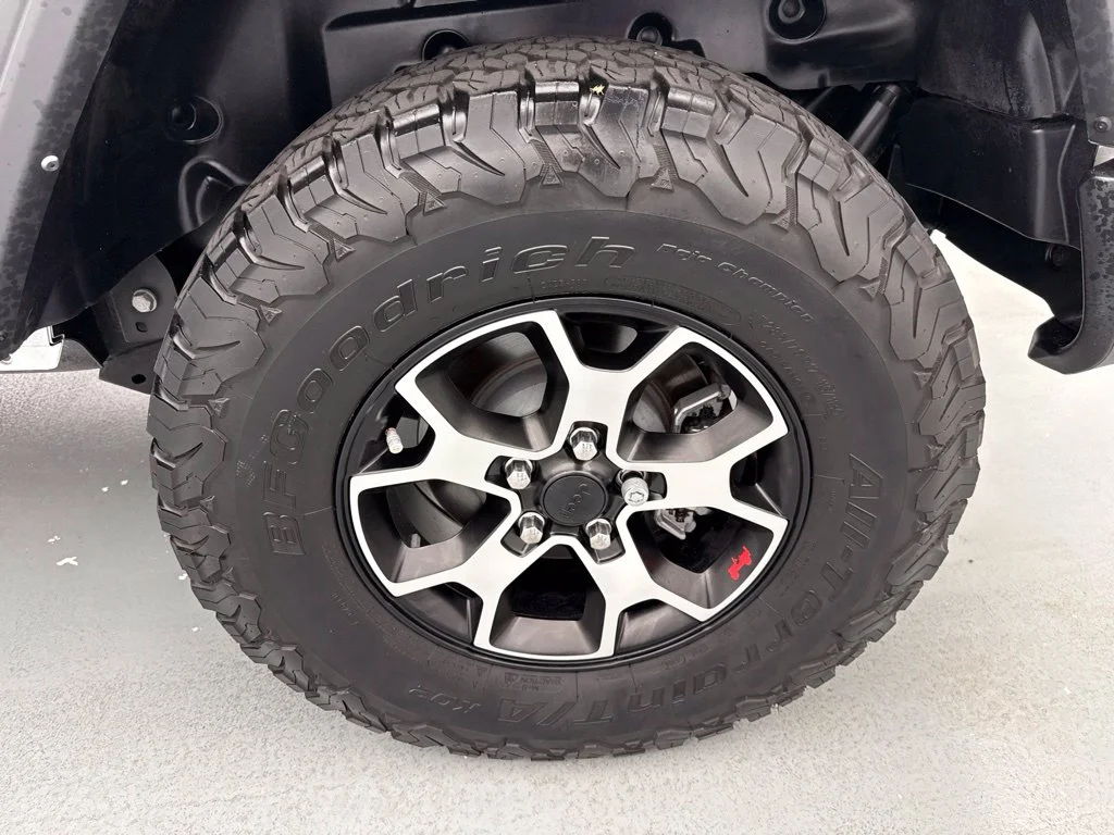 2023 Jeep Wrangler SPORT Convertible Slide 4