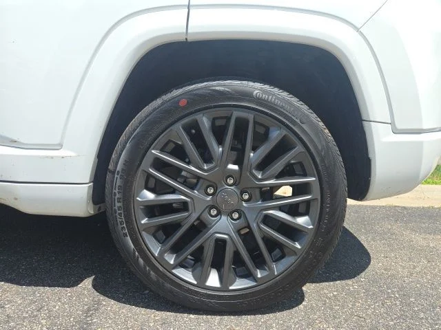 Used 2022 White Jeep Limited image 4