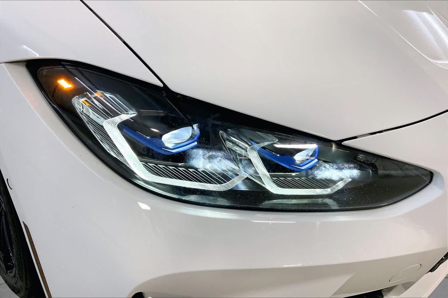 Used 2021 Alpine White BMW Competition image 27