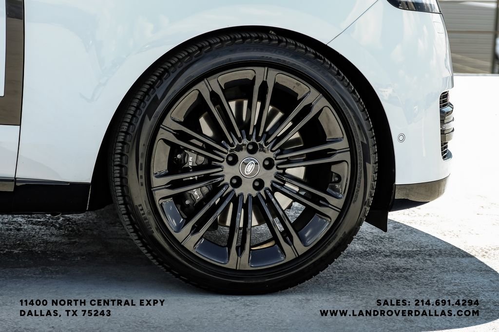 Used 2022 White Land Rover SE image 50